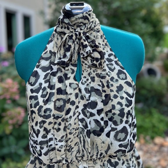 Leopard print sleeveless blouse w/tie front - Picture 2 of 7